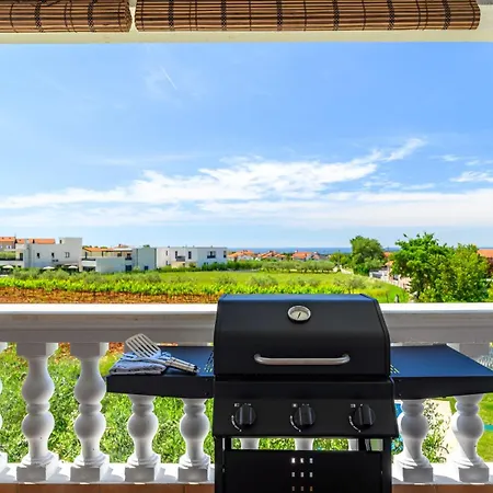 Apartment Purple Sky By Briskva *