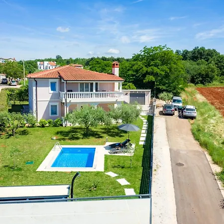 Apartment Purple Sky By Briskva